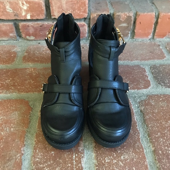 Black cut out sides block heel vegan booties✨ - Picture 7 of 8